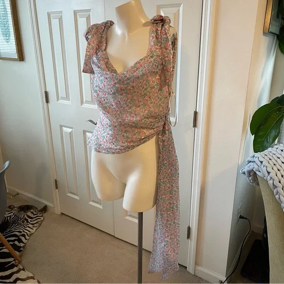 Lovers + friends floral top - Picture 2 of 8